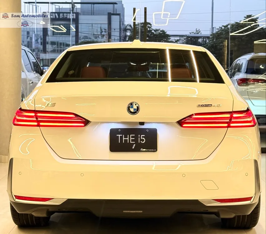 BMW i5 2024 for Sale in Karachi BMW i5 2024 for Sale in Karachi Image-16
