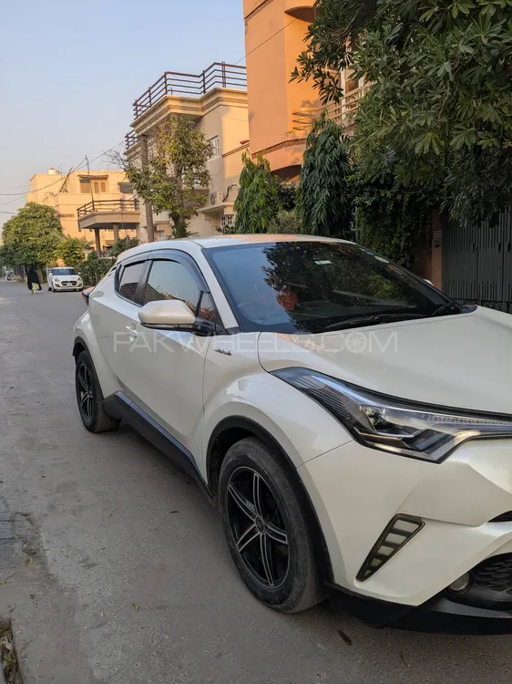 ٹویوٹا سی-ایچ آر 2018 for Sale in فیصل آباد ٹویوٹا سی-ایچ آر 2018 for Sale in فیصل آباد Image-2