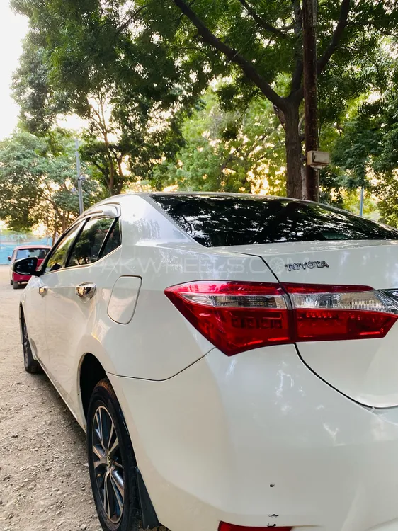 Toyota Corolla 2015 for Sale in Karachi Image-1