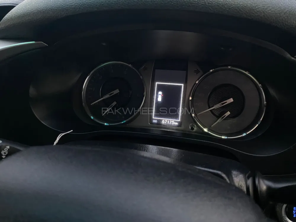 Toyota Hilux 2021 for Sale in Karachi Image-1
