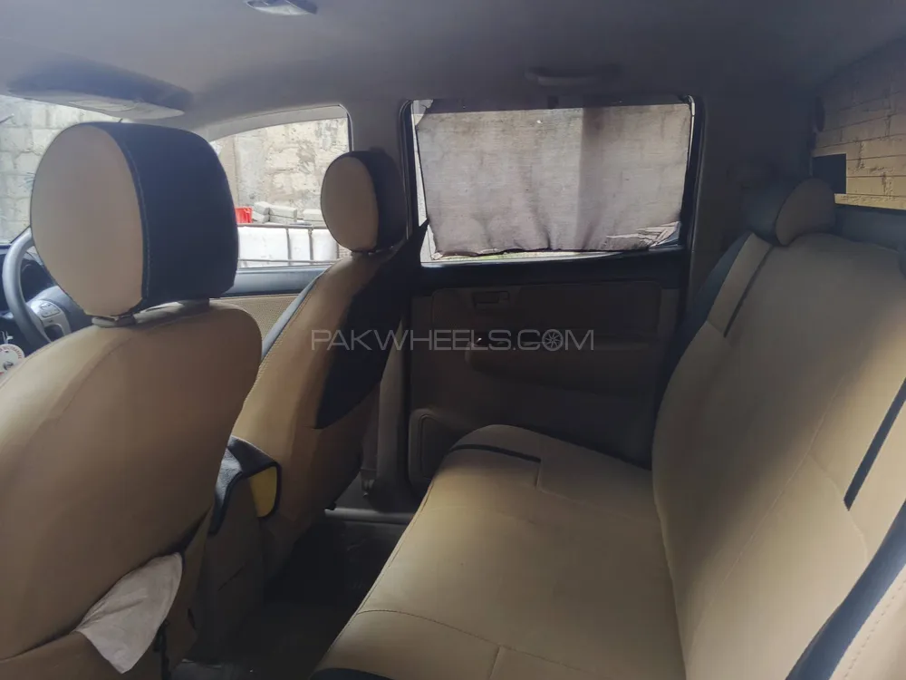 Toyota Hilux 2015 for Sale in Karachi Image-1