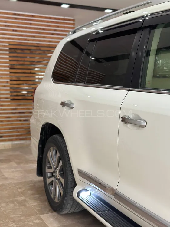 ٹویوٹا لینڈ کروزر 2021 for Sale in اسلام آباد ٹویوٹا لینڈ کروزر 2021 for Sale in اسلام آباد Image-3