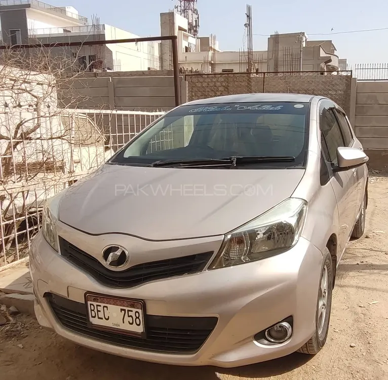 Toyota Vitz 2012 for Sale in Karachi Image-1