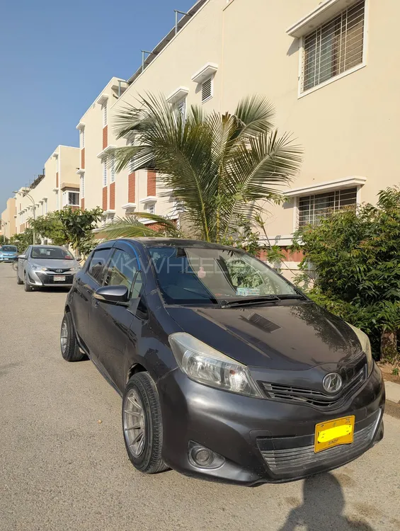 Toyota Vitz 2012 for Sale in Karachi Image-1