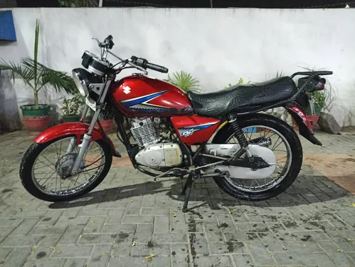 Suzuki GS 150 2016