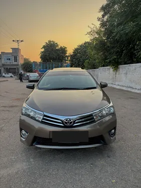 Toyota Corolla Altis Grande CVT-i 1.8 2015