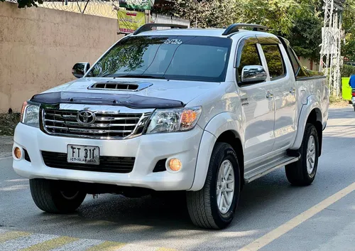 Toyota Hilux D-4D Automatic 2012