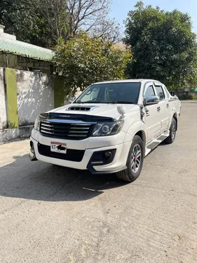 Toyota Hilux D-4D Automatic 2012