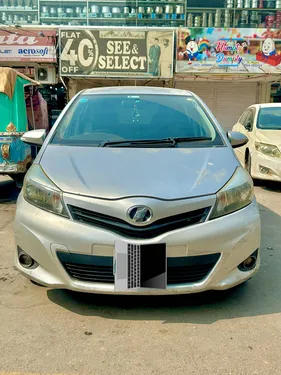 Toyota Vitz F 1.0 2011