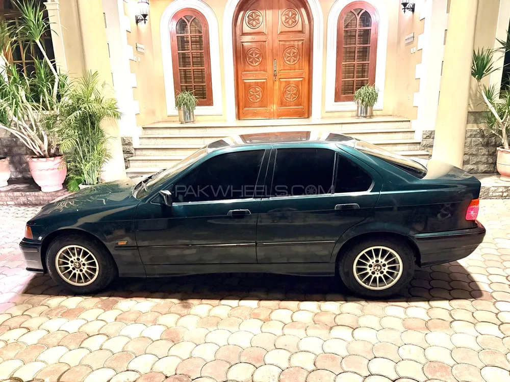 بی ایم ڈبلیو 3 سیریز 1996 for Sale in پشاور بی ایم ڈبلیو 3 سیریز 1996 for Sale in پشاور Image-2