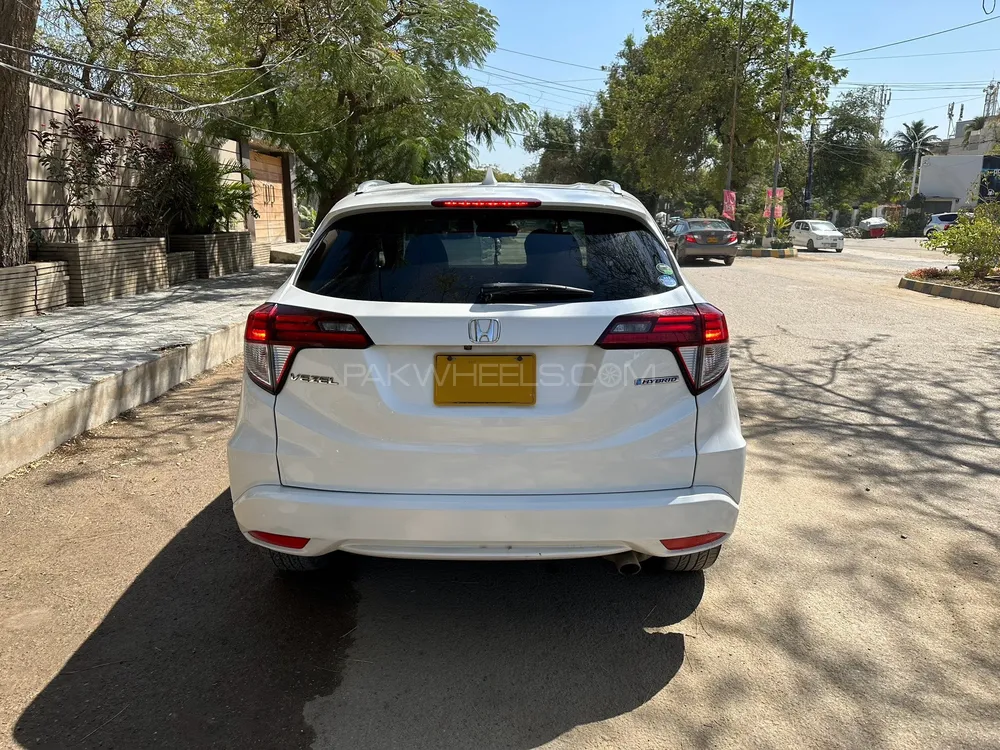 Honda Vezel 2015 for Sale in Karachi Image-1