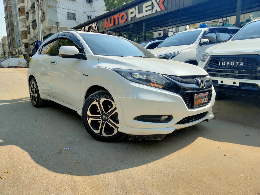 Honda Vezel 2016 for Sale in Karachi Honda Vezel 2016 for Sale in Karachi Image-1