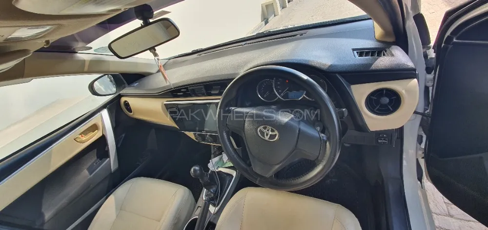 Toyota Corolla 2017 for Sale in Farooqabad Toyota Corolla 2017 for Sale in Farooqabad Image-5