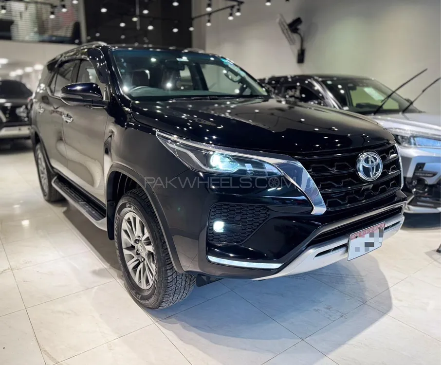 Toyota Fortuner 2021 for Sale in Karachi Image-1