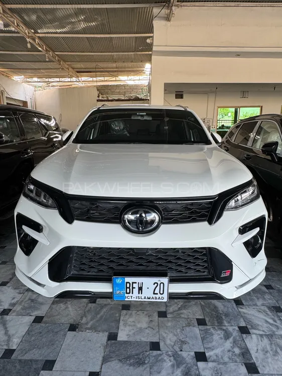 Toyota Fortuner 2025 for Sale in Peshawar Image-1