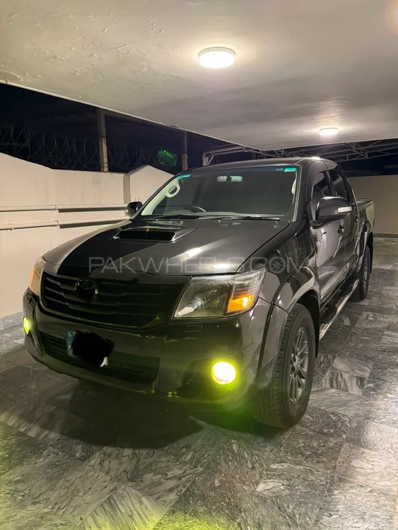Toyota Hilux 2013 for Sale in Islamabad Image-1