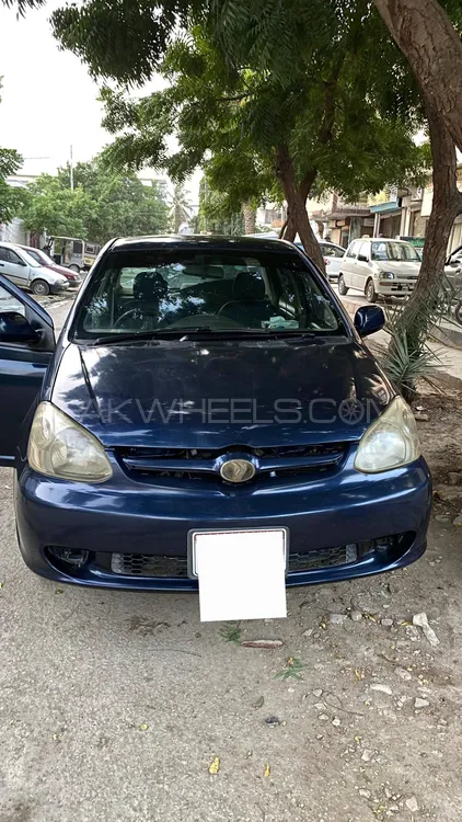 Toyota Platz 2004 for Sale in Karachi Image-1