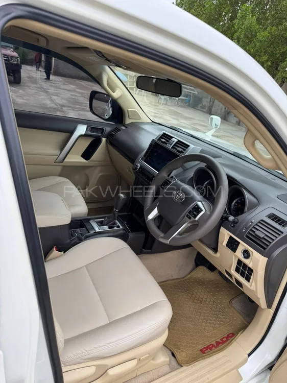 Toyota Prado 2015 for Sale in Hyderabad Toyota Prado 2015 for Sale in Hyderabad Image-9