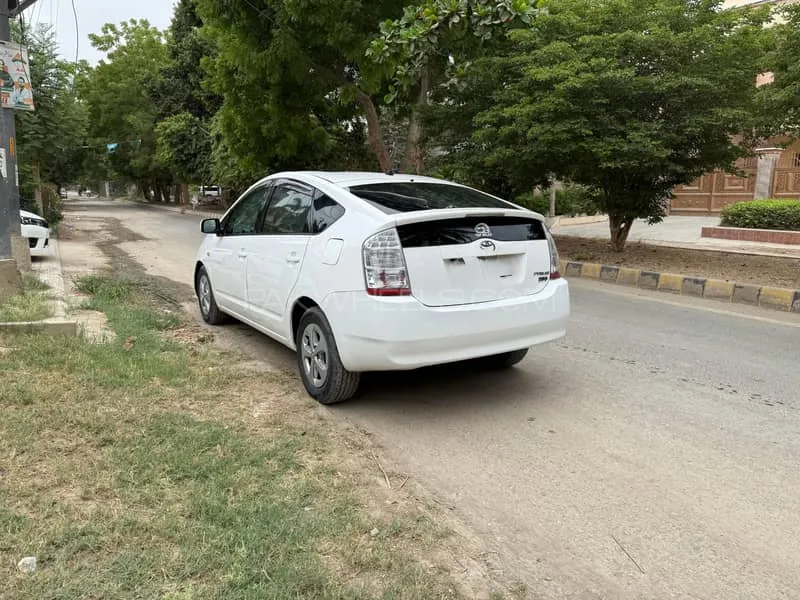 Toyota Prius 2010 for Sale in Karachi Image-1