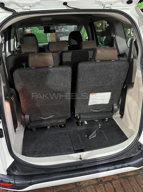 Toyota Sienta 2015 for Sale in Peshawar Toyota Sienta 2015 for Sale in Peshawar Image-6