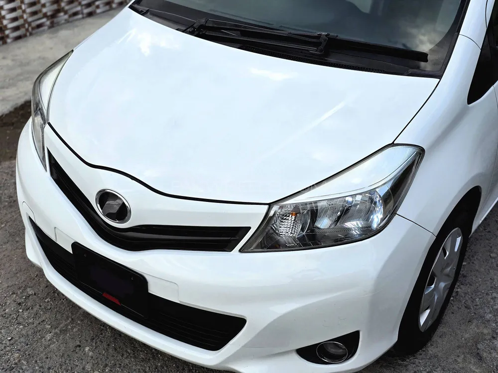 Toyota Vitz 2012 for Sale in Peshawar Image-1