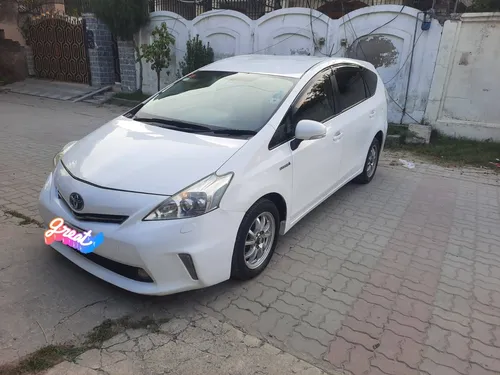 Toyota Prius Alpha S Touring 2012