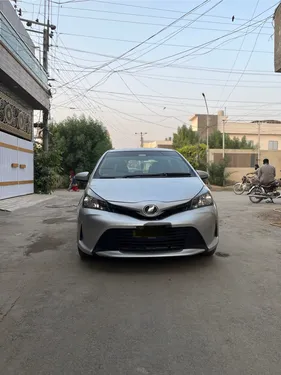 Toyota Vitz F 1.0 2014