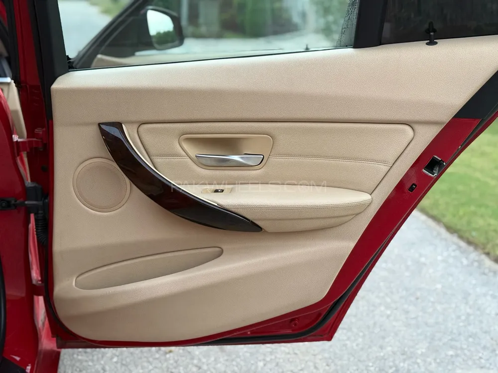 BMW 3 Series 2014 for Sale in Lahore BMW 3 Series 2014 for Sale in Lahore Image-16