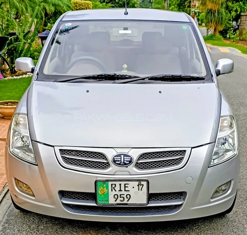 FAW V2 2017 for Sale in Lahore FAW V2 2017 for Sale in Lahore Image-1