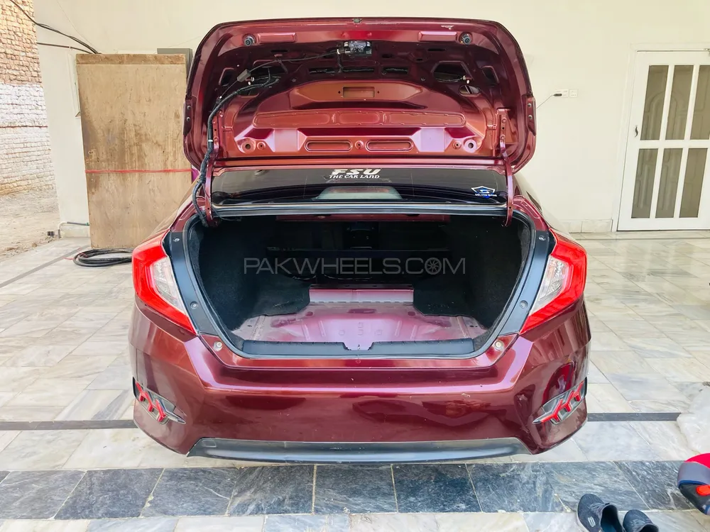 Honda Civic 2018 for Sale in Peshawar Honda Civic 2018 for Sale in Peshawar Image-11