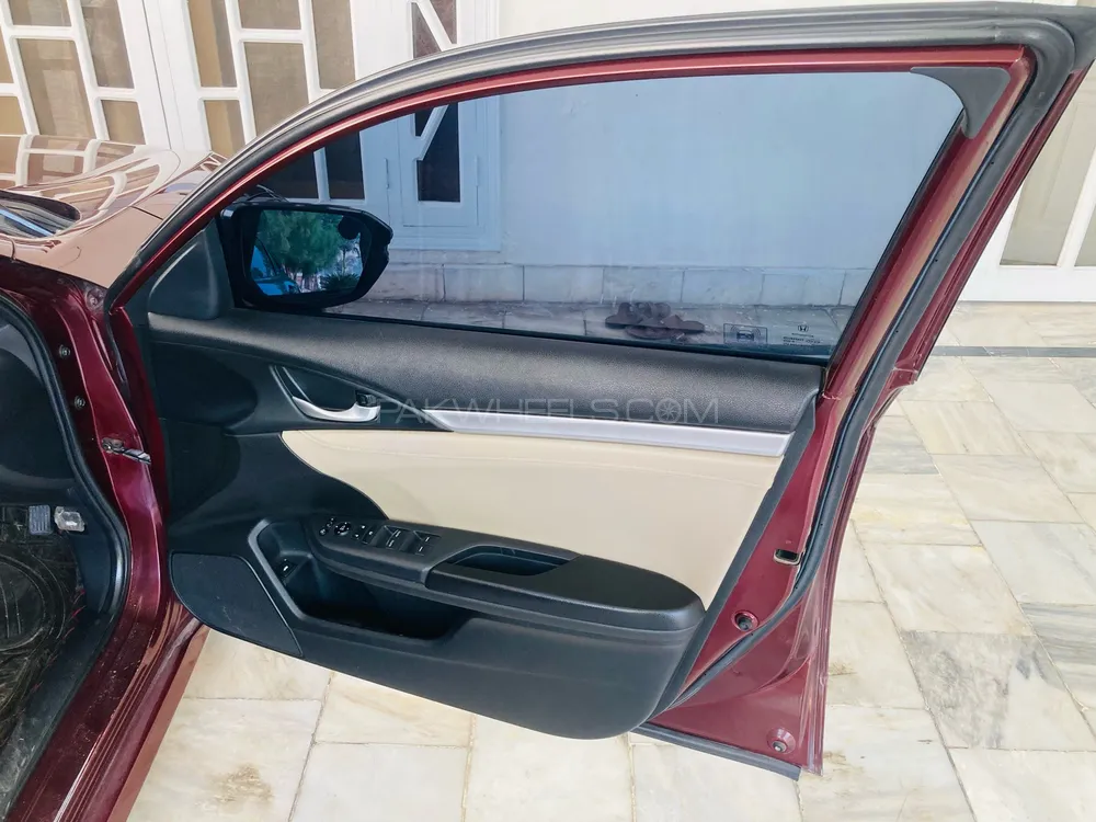 Honda Civic 2018 for Sale in Peshawar Honda Civic 2018 for Sale in Peshawar Image-6