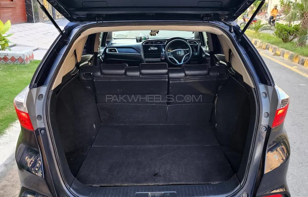 Honda Fit 2016 for Sale in Lahore Honda Fit 2016 for Sale in Lahore Image-17