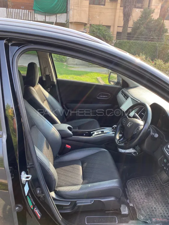 Honda Vezel 2023 for Sale in Lahore Honda Vezel 2023 for Sale in Lahore Image-7