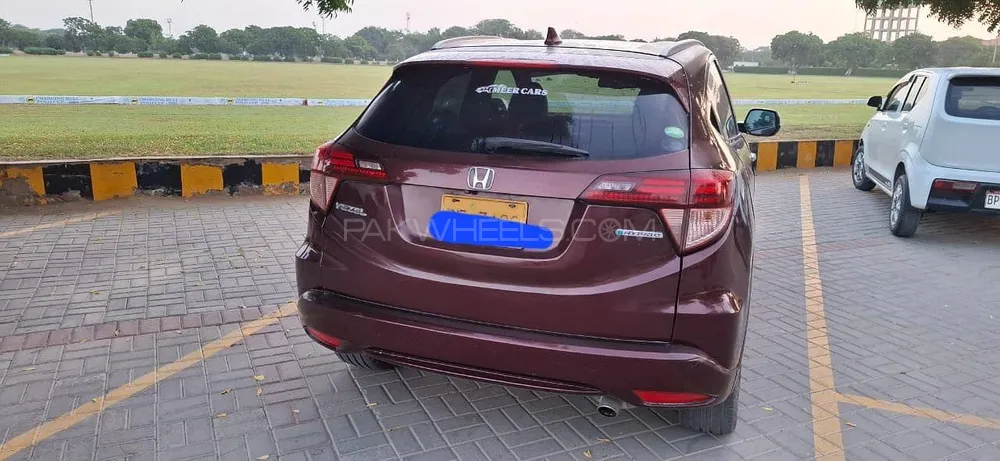 Honda Vezel 2015 for Sale in Karachi Honda Vezel 2015 for Sale in Karachi Image-1