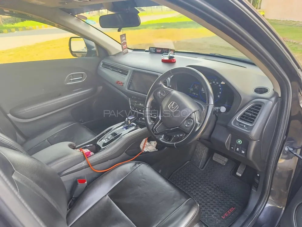 Honda Vezel 2016 for Sale in Sialkot Honda Vezel 2016 for Sale in Sialkot Image-7