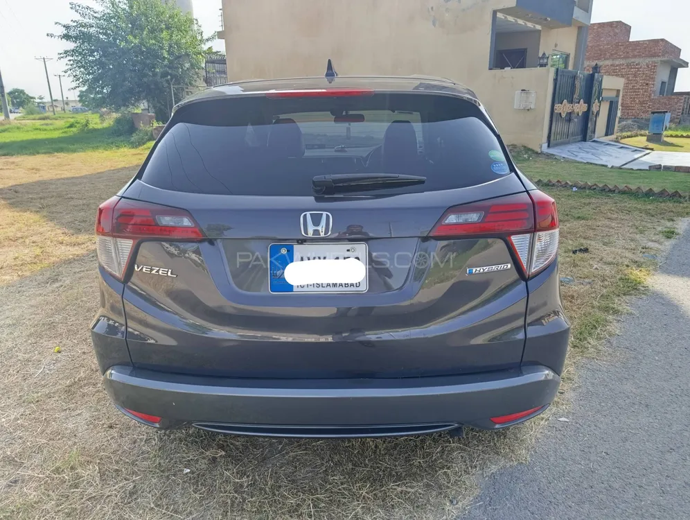 Honda Vezel 2016 for Sale in Sialkot Honda Vezel 2016 for Sale in Sialkot Image-2
