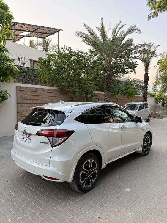 Honda Vezel 2014 for Sale in Karachi Image-1