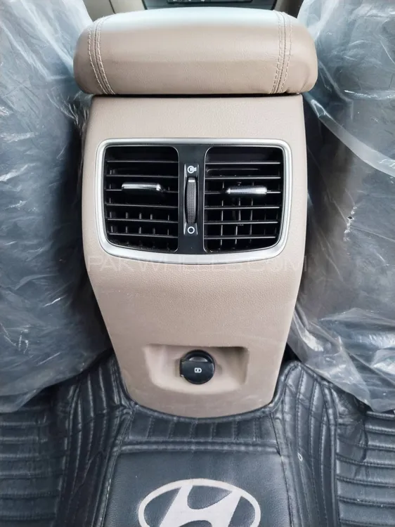 Hyundai Tucson 2022 for Sale in Multan Hyundai Tucson 2022 for Sale in Multan Image-16