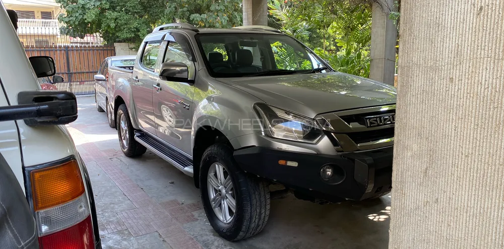 Isuzu D-Max 2019 for Sale in Karachi Isuzu D-Max 2019 for Sale in Karachi Image-2