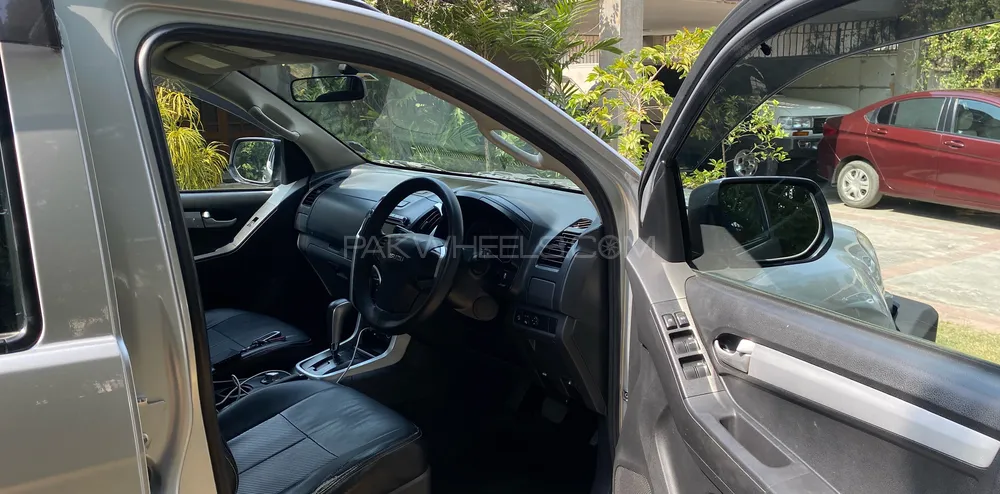 Isuzu D-Max 2019 for Sale in Karachi Isuzu D-Max 2019 for Sale in Karachi Image-8