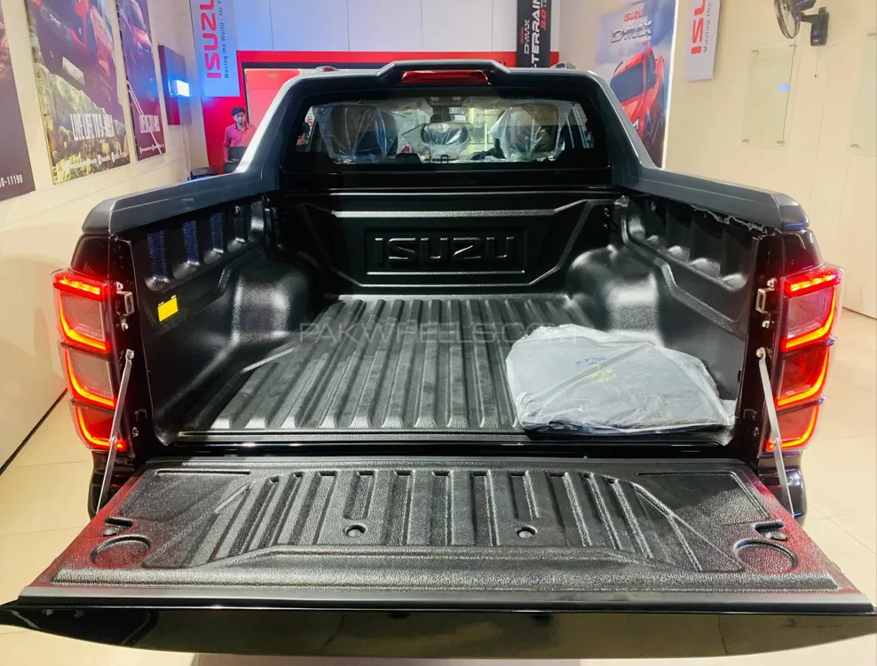Isuzu D-Max 2025 for Sale in Gujranwala Isuzu D-Max 2025 for Sale in Gujranwala Image-7