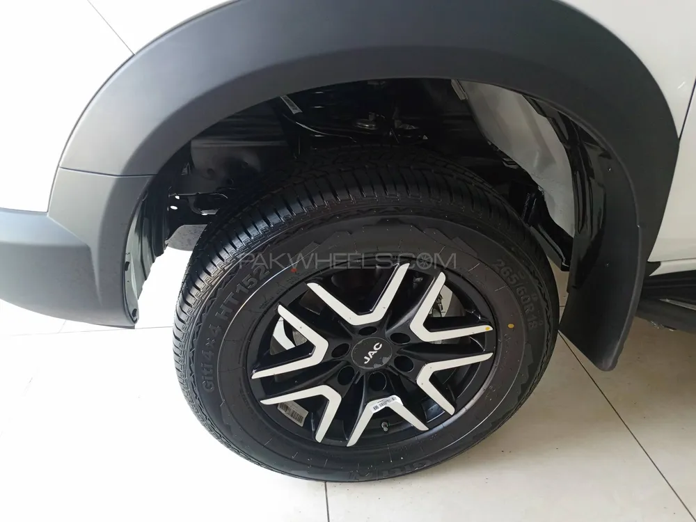 JAC T9 2025 for Sale in Lahore JAC T9 2025 for Sale in Lahore Image-3