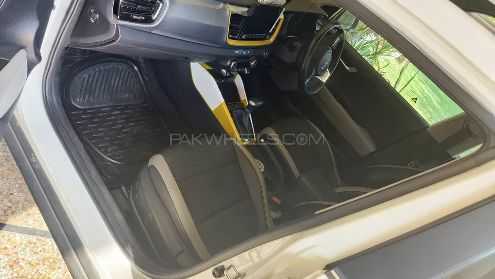 KIA Stonic 2021 for Sale in Lahore KIA Stonic 2021 for Sale in Lahore Image-4