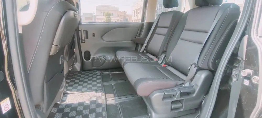 Nissan Serena 2018 for Sale in Gujranwala Nissan Serena 2018 for Sale in Gujranwala Image-4