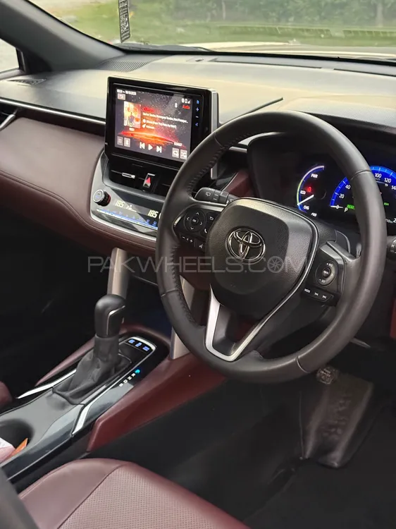 Toyota Corolla Cross 2024 for Sale in Lahore Toyota Corolla Cross 2024 for Sale in Lahore Image-4