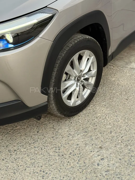 Toyota Corolla Cross 2024 for Sale in Lahore Toyota Corolla Cross 2024 for Sale in Lahore Image-8