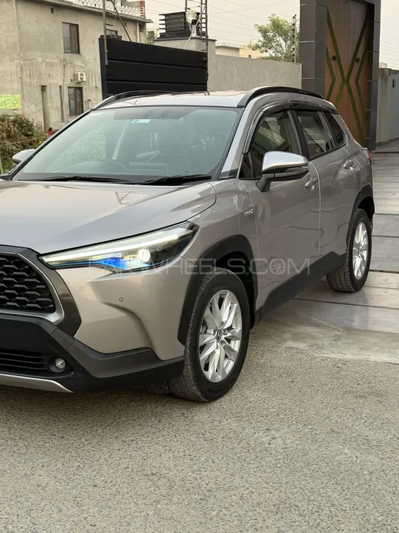 Toyota Corolla Cross 2024 for Sale in Lahore Toyota Corolla Cross 2024 for Sale in Lahore Image-3