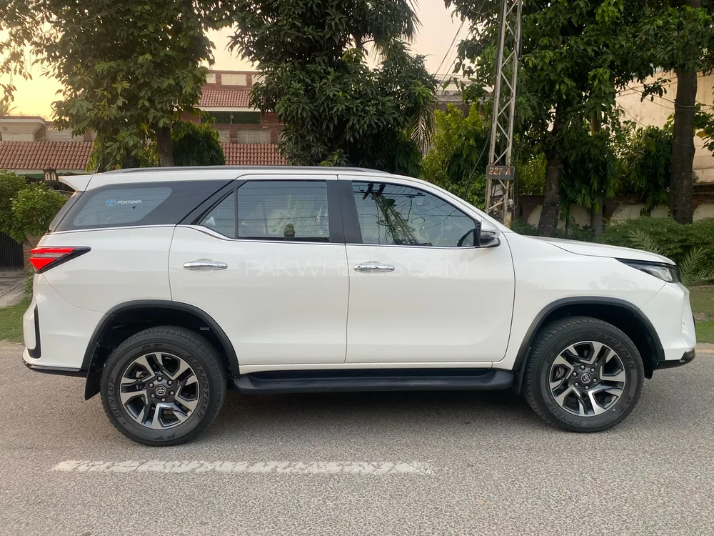 Toyota Fortuner 2023 for Sale in Lahore Toyota Fortuner 2023 for Sale in Lahore Image-4