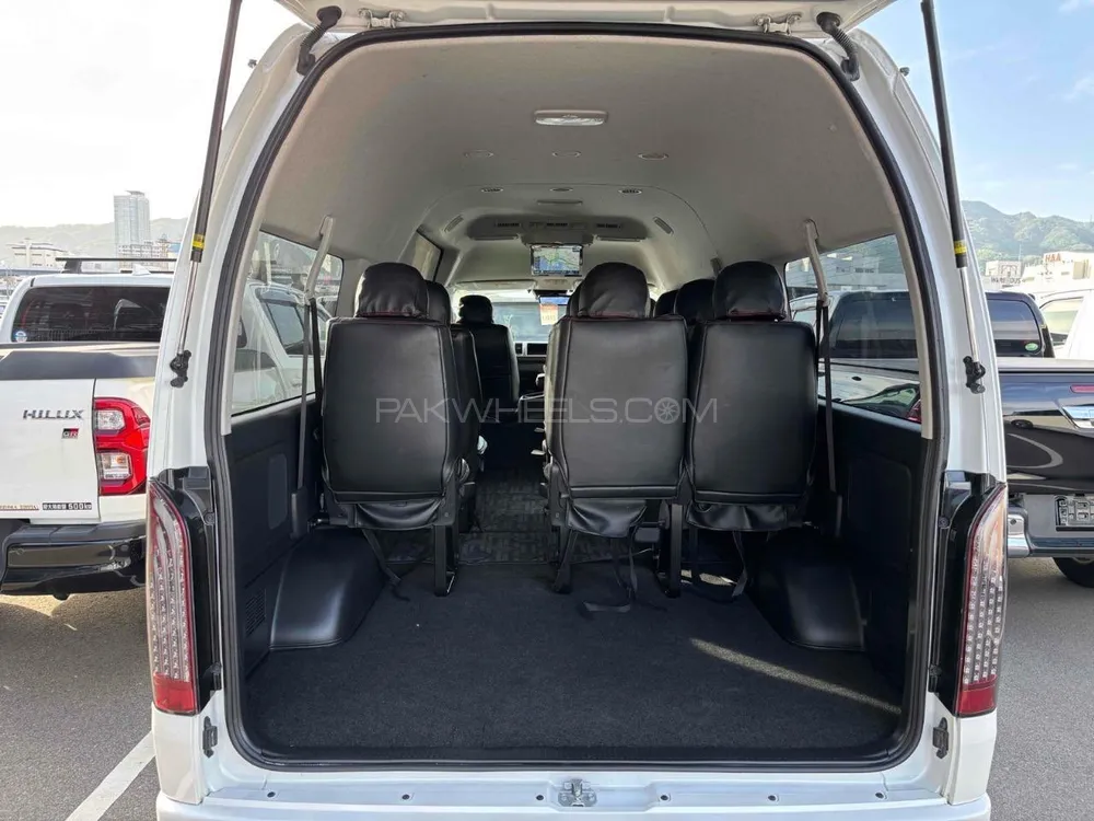 Toyota Hiace 2022 for Sale in Rawalpindi Toyota Hiace 2022 for Sale in Rawalpindi Image-4