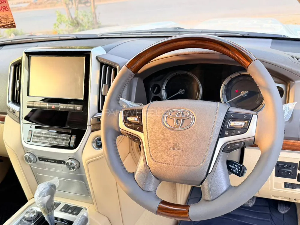 Toyota Land Cruiser 2016 for Sale in Karachi Toyota Land Cruiser 2016 for Sale in Karachi Image-4